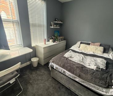 10 Bed - 28 Regent Park Terrace, Hyde Park, Leeds - LS6 2AX - Student - Photo 4