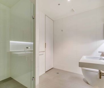 Discover prime CBD living at 923/199 William Street, Melbourne - Photo 5