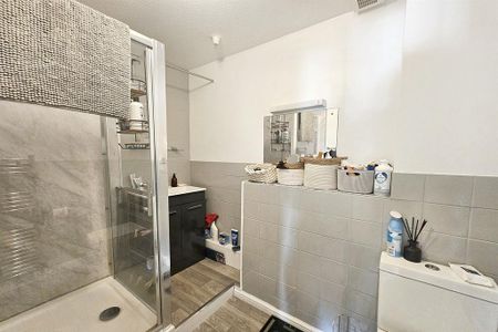 2 bedroom retirement property to rent - Photo 5