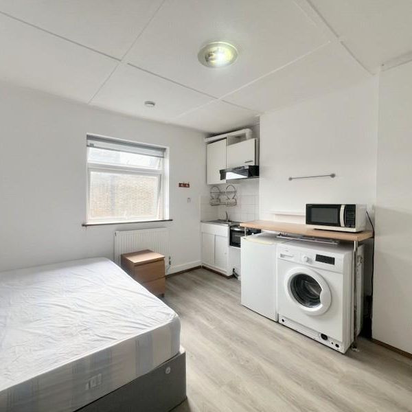 Studio to rent - Photo 1