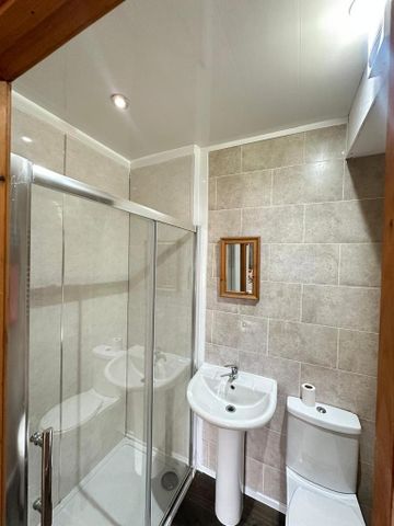 5 bedroom apartment to rent - Photo 4