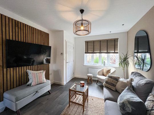 3 bedroom semi-detached house to rent - Photo 1