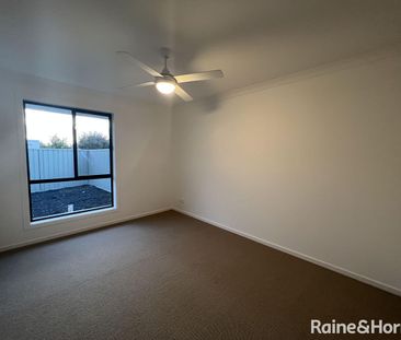 Beautiful 4-Bedroom Family Home in Aspire Estate! - Photo 3