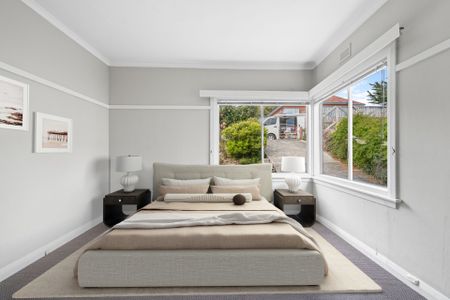 Sunny & Scenic Home - Photo 2
