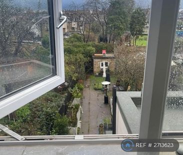 1 bedroom in a house share to rent - Photo 2