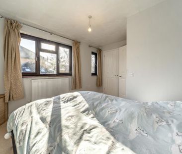 2 bedroom end of terrace house to rent - Photo 1