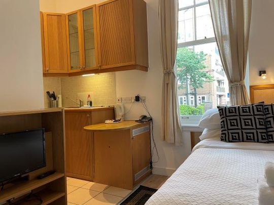 Flat 220 Fulham Palace Road, Fulham W6 9HH - Photo 1