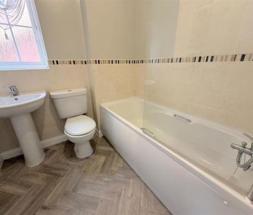 2 bedroom end of terrace house to rent - Photo 4