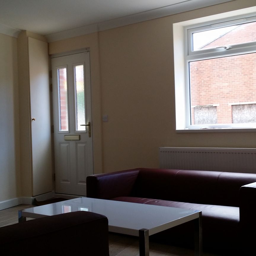 CASTELFORD, WF10, Castelford - Photo 1