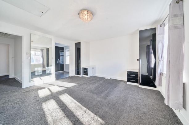 5 bedroom detached house to rent - Photo 1