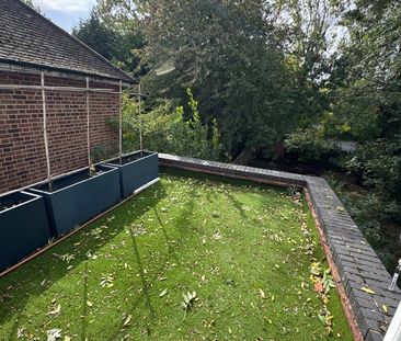 Studio Flat, Abercorn Road Annexe, NW7 - Photo 1