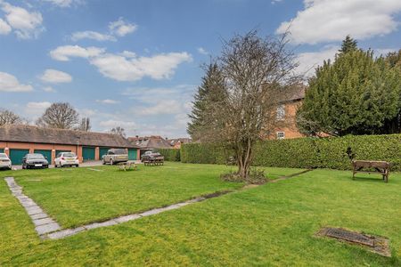 2 bed semi-detached bungalow to rent in Catherines Close, Solihull, B91 - Photo 4