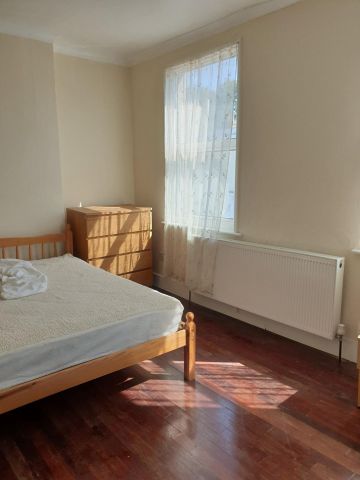 4 Bed Semi-Detached House, Almond Road, N17 - Photo 2