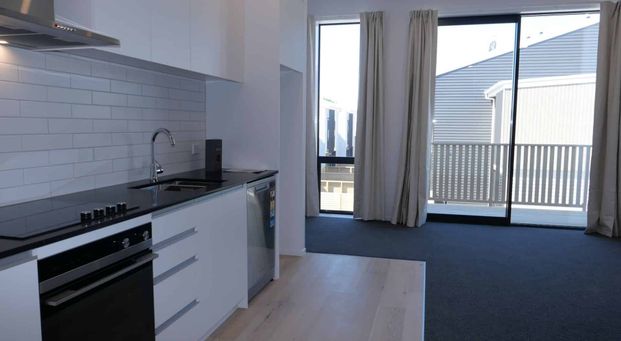 Modern & Effortless Townhouse Living - Photo 1