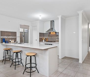 Stylish Family Living in a Prime Clyde North Location! - Photo 6