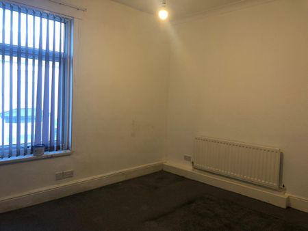 To Let: Longford Street, Middlesbrough, TS1 4RP. - Photo 2