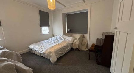 Family home in the heart of Springvale - Photo 3