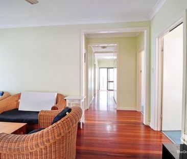 Only one Bedrooms left, walk to UQ - Photo 3