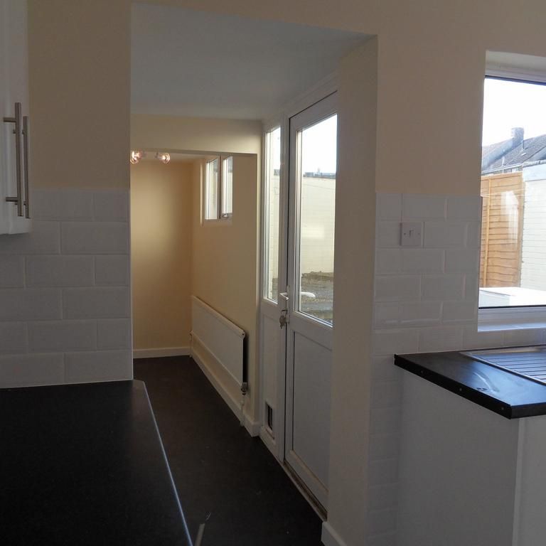 3 bedroom terraced house to rent - Photo 1