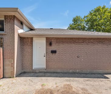 For Lease - 79 Strathavon Drive, Toronto, Ontario - Photo 5