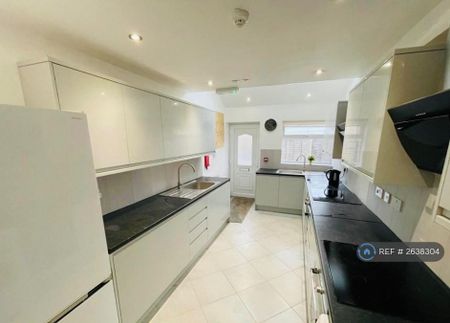 1 bedroom in a house share to rent - Photo 5