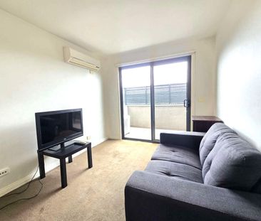 Fully Furnished Apartment - with free hot water and gas. - Photo 1