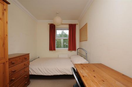 3 bedroom flat to rent - Photo 2