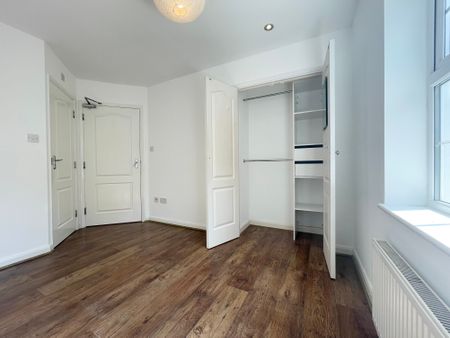 2 bedroom flat to rent Batts Hill, Redhill - Photo 4