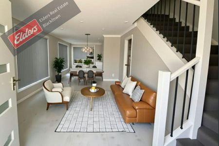 SPACIOUS TOWNHOUSE LESS THAN 5 MINS FROM STATION! - Photo 2