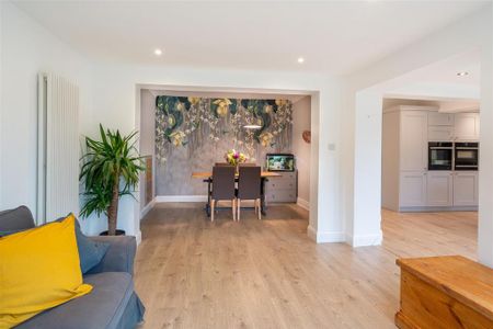 5 bedroom semi-detached house to rent - Photo 2