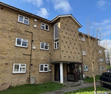 2 bedroom Flat - Roe Green Lane, Hatfield - Photo 1