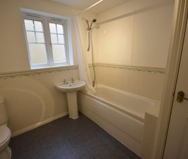 4 bedroom detached house to rent - Photo 3