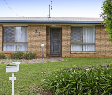 Modern Family Home – Air Conditioning & Patio - Photo 3