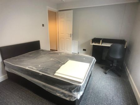 Leeds - Photo 4