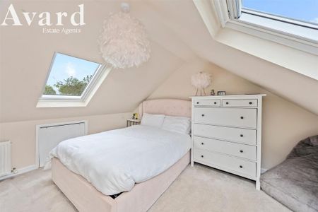 4 bedroom semi-detached bungalow to rent - Photo 4