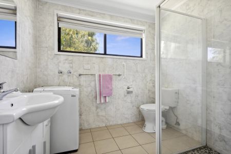 Charming Cottage in the heart of Trentham - Photo 5