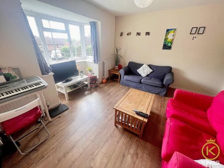 4 bedroom semi-detached house to rent - Photo 5