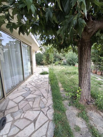 AVIGNON , Maison type 6 de 152 m² avec jardin, - Photo 3