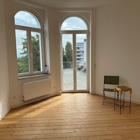 Großzügige 2-Zimmer-Dachgeschosswohnung in MG-Zentrum - Photo 1