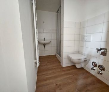 Sehr schöne großzügige und renovierte Wohnung / Erstbezug Gutschrif... - Foto 1