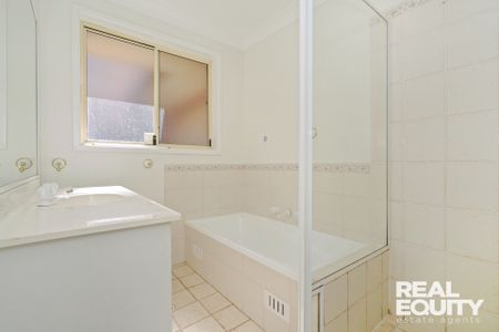 16 Wallcliffe Court, Wattle Grove NSW 2173 - House For Rent | Domain - Photo 5