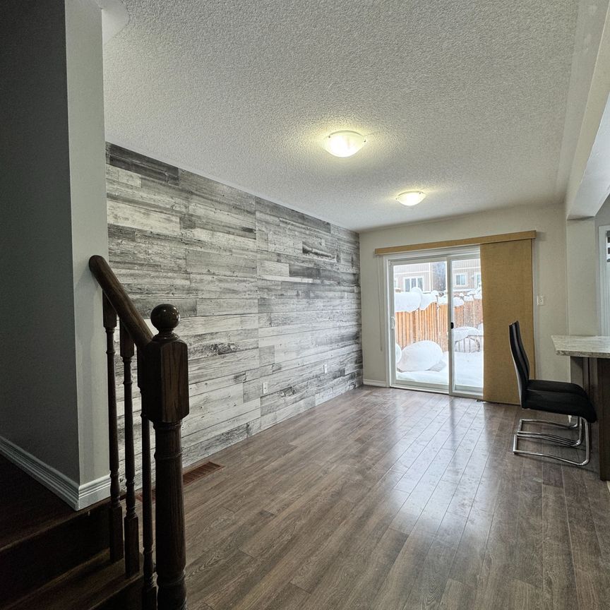 For Lease - 21 Robinson Street, Barrie, Ontario - Photo 1