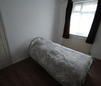 Saffron Lane, Leicester - Photo 3