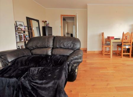 2 bedroom Flat in Eden Drive, Leeds - Photo 5