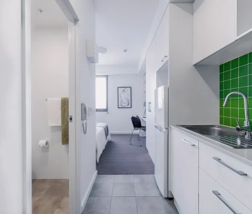 Deluxe Studio with Double Bed - South(High floor(Level 16-20)) - Photo 2