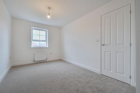 4 bedroom semi-detached house to rent - Photo 3