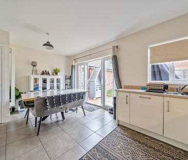 3 bedroom semi-detached house to rent - Photo 6