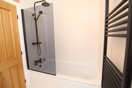 2 bedroom terraced house to rent - Photo 2