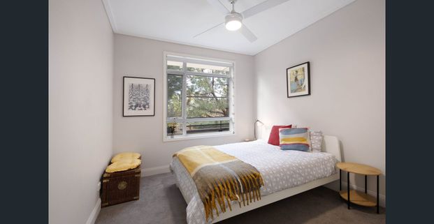 3-Bedroom, 2-Bathroom Apartment with 2 Car Parks - Walk to Beach & Bay Street - Photo 1