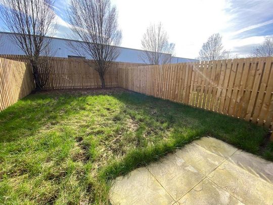 4 bedroom semi-detached house to rent - Photo 1